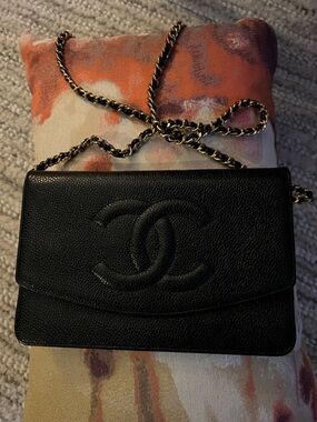 CHANEL Black Caviar Leather Crossbody Bag with Gold Chain